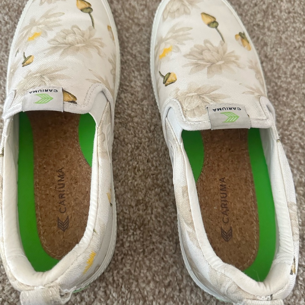 Cariuma women’s  Slip-On Sneakers - White with Yellow Floral